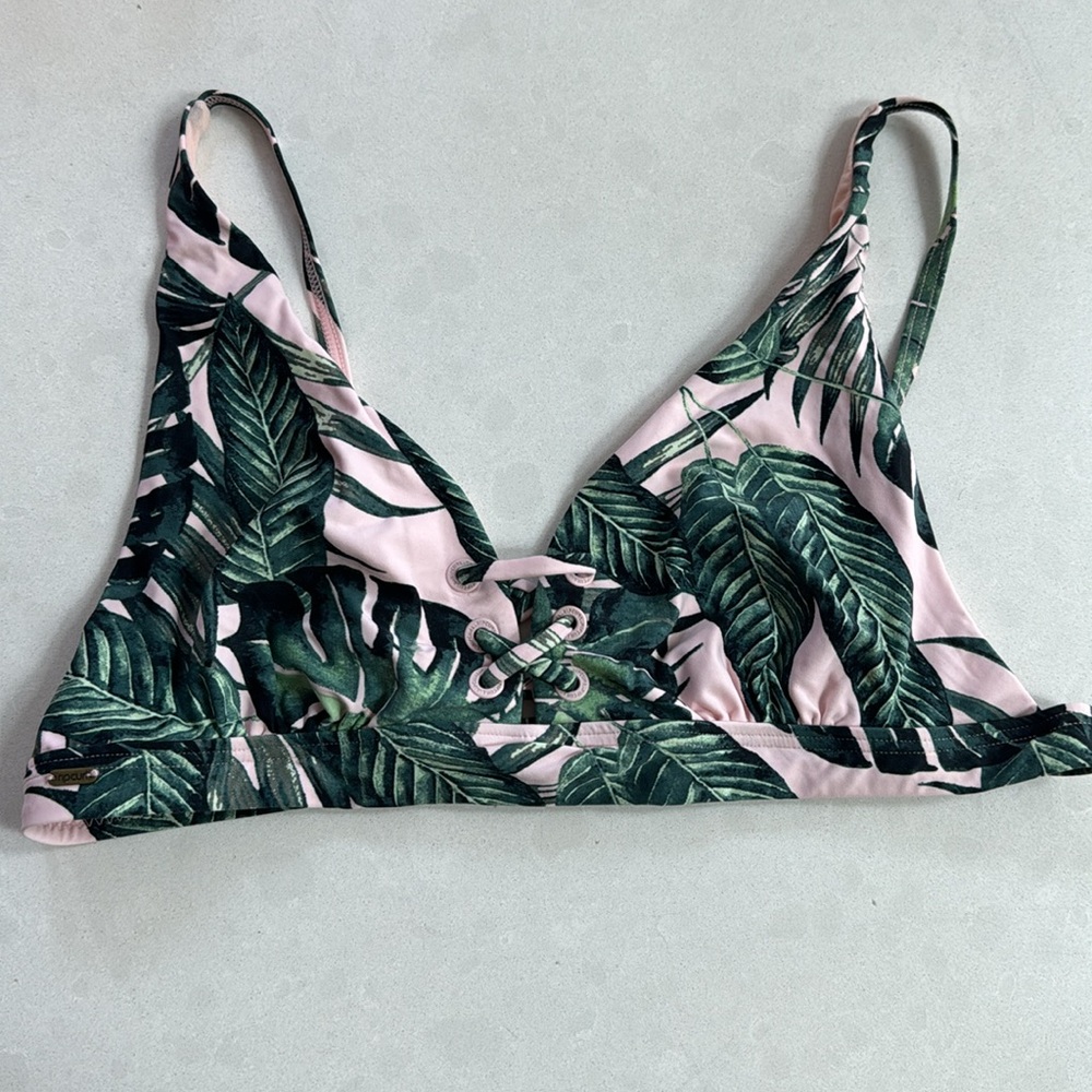 Bikini - Picture 2 of 7